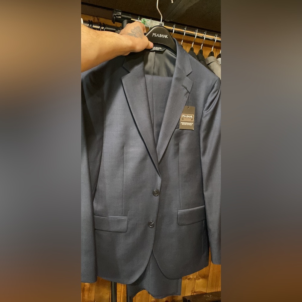 Jos A Bank 38R/32 Slim Fit Notch Lapel NEW with tags